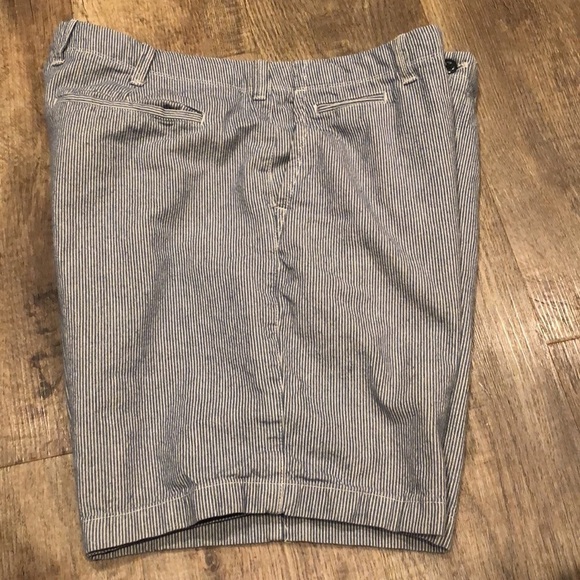 Gap Railroad Stripe 10” Shorts - Picture 1 of 9